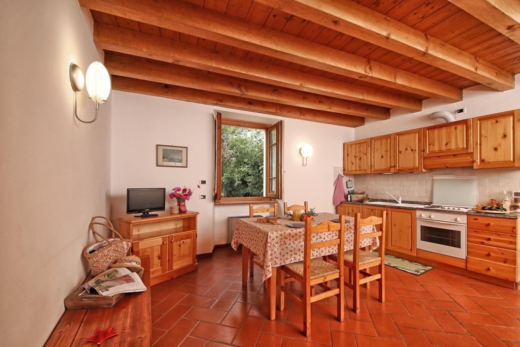Гостевой дом Agriturismo La Breda Сан-Феличе-дель-Бенако Экстерьер фото