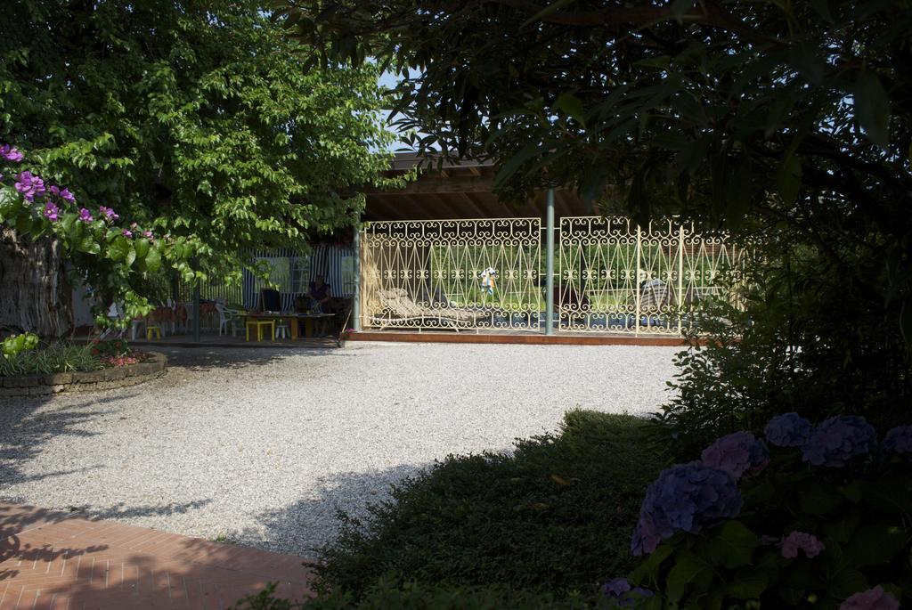 Гостевой дом Agriturismo La Breda Сан-Феличе-дель-Бенако Экстерьер фото