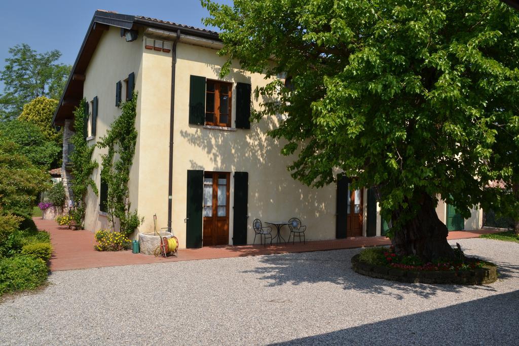 Гостевой дом Agriturismo La Breda Сан-Феличе-дель-Бенако Экстерьер фото